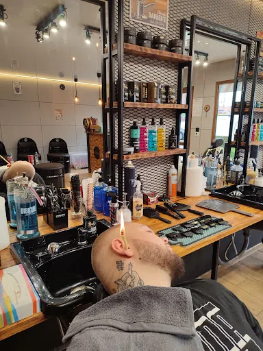 Wiki Barber Girl & Men's Spa